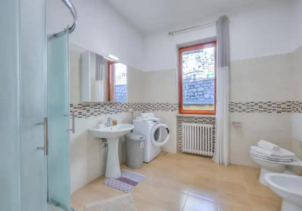Apartment With View Lake Maggiore/Laveno Mombello Экстерьер фото