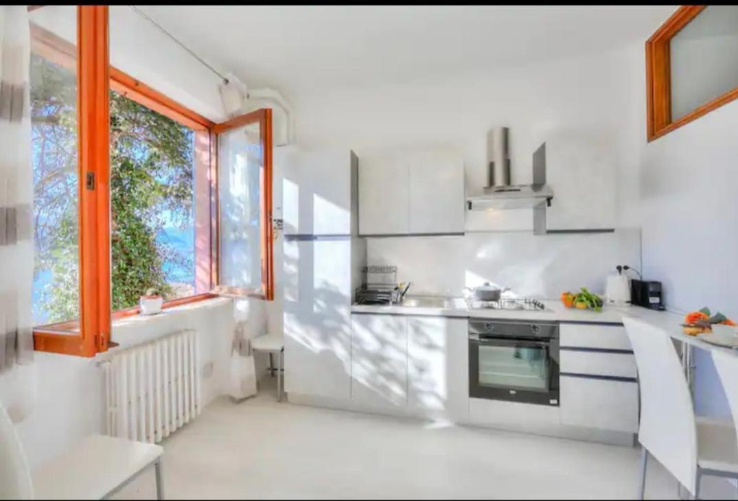 Apartment With View Lake Maggiore/Laveno Mombello Экстерьер фото